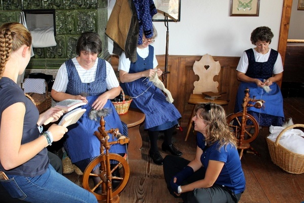 Spinnen bei den Aktionstagen im Heimatmuseum  Heimatverein Freiamt e. V.