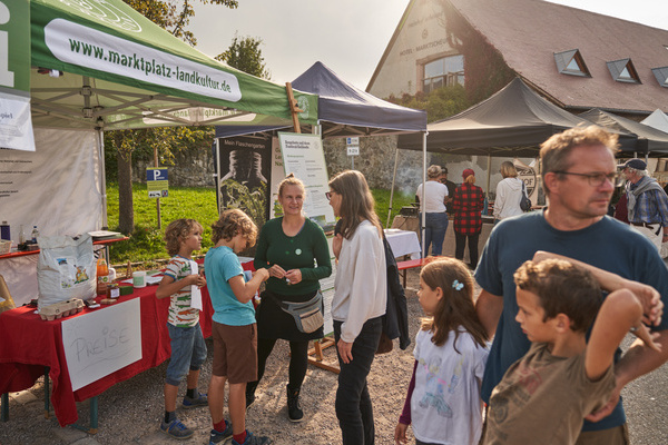 Beim Hfe-Festival 2024  Marktplatz Landkultur 