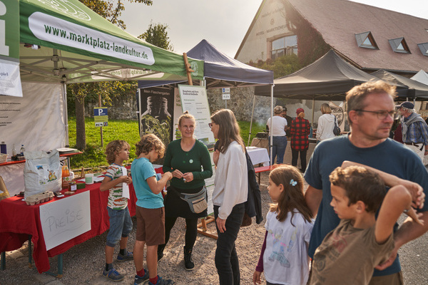 Beim Hfe-Festival 2024  Marktplatz Landkultur 